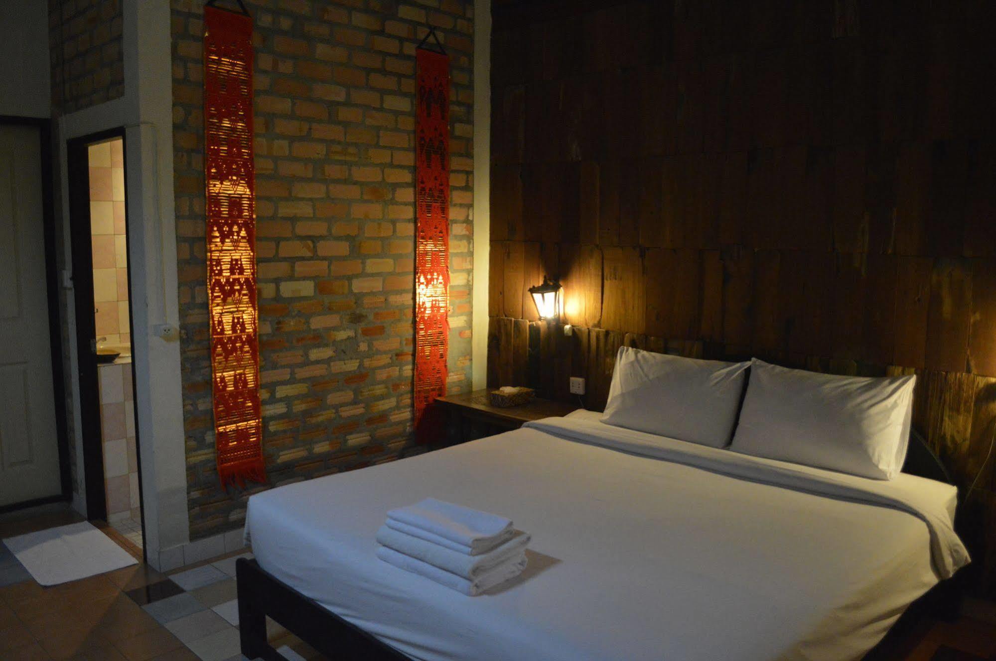 Baan Thai Homestay By Bgb Villas Praia de Kata Exterior foto
