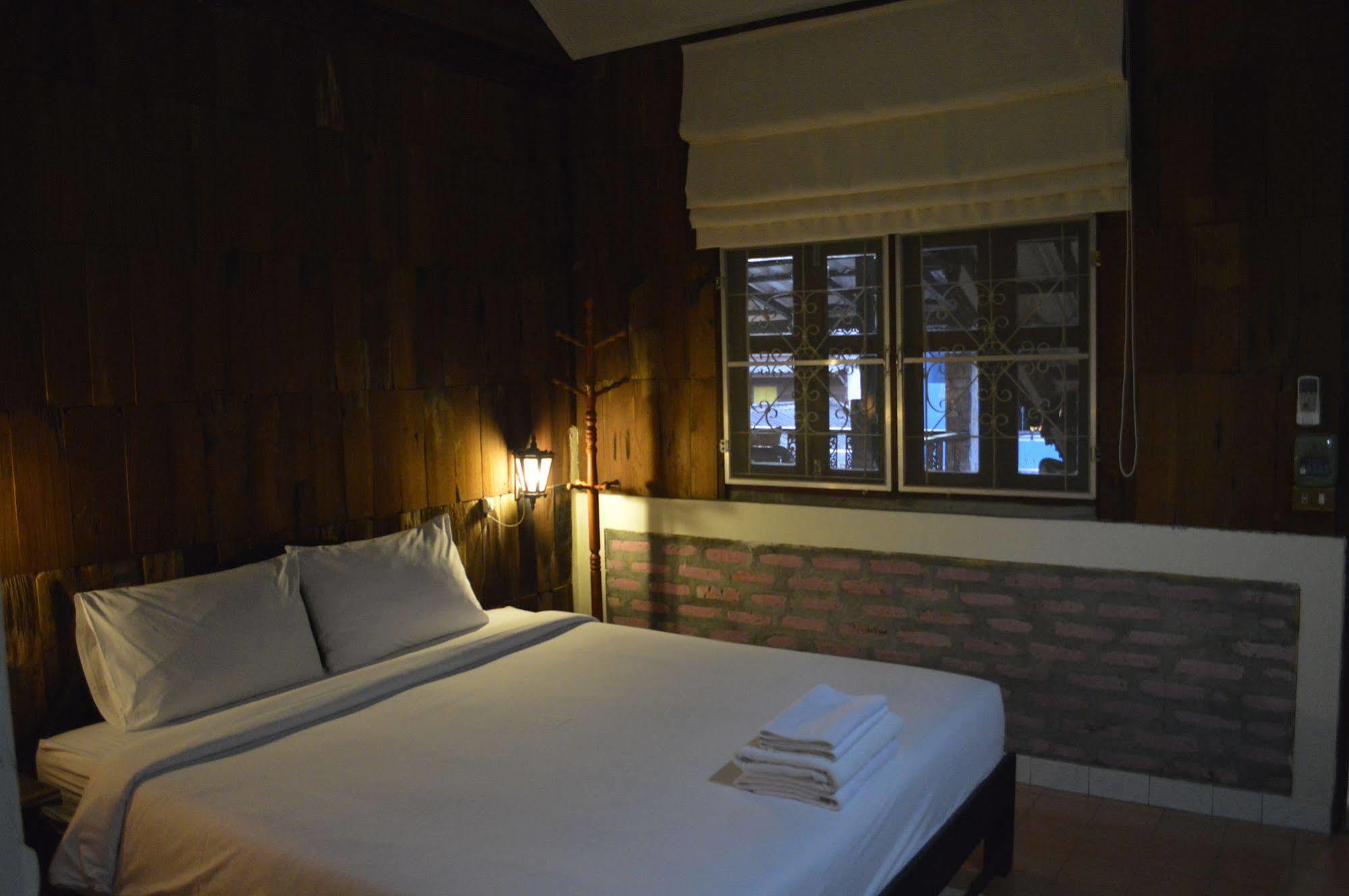 Baan Thai Homestay By Bgb Villas Praia de Kata Exterior foto