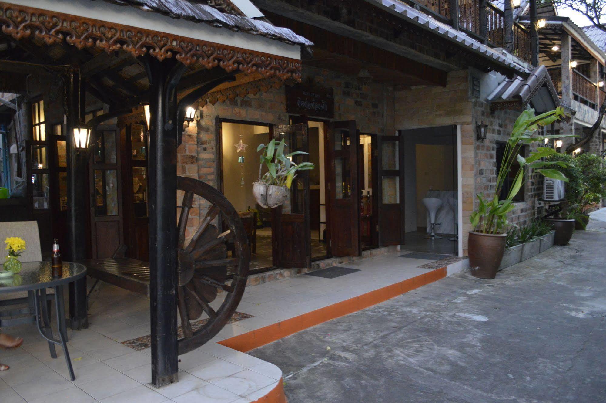 Baan Thai Homestay By Bgb Villas Praia de Kata Exterior foto