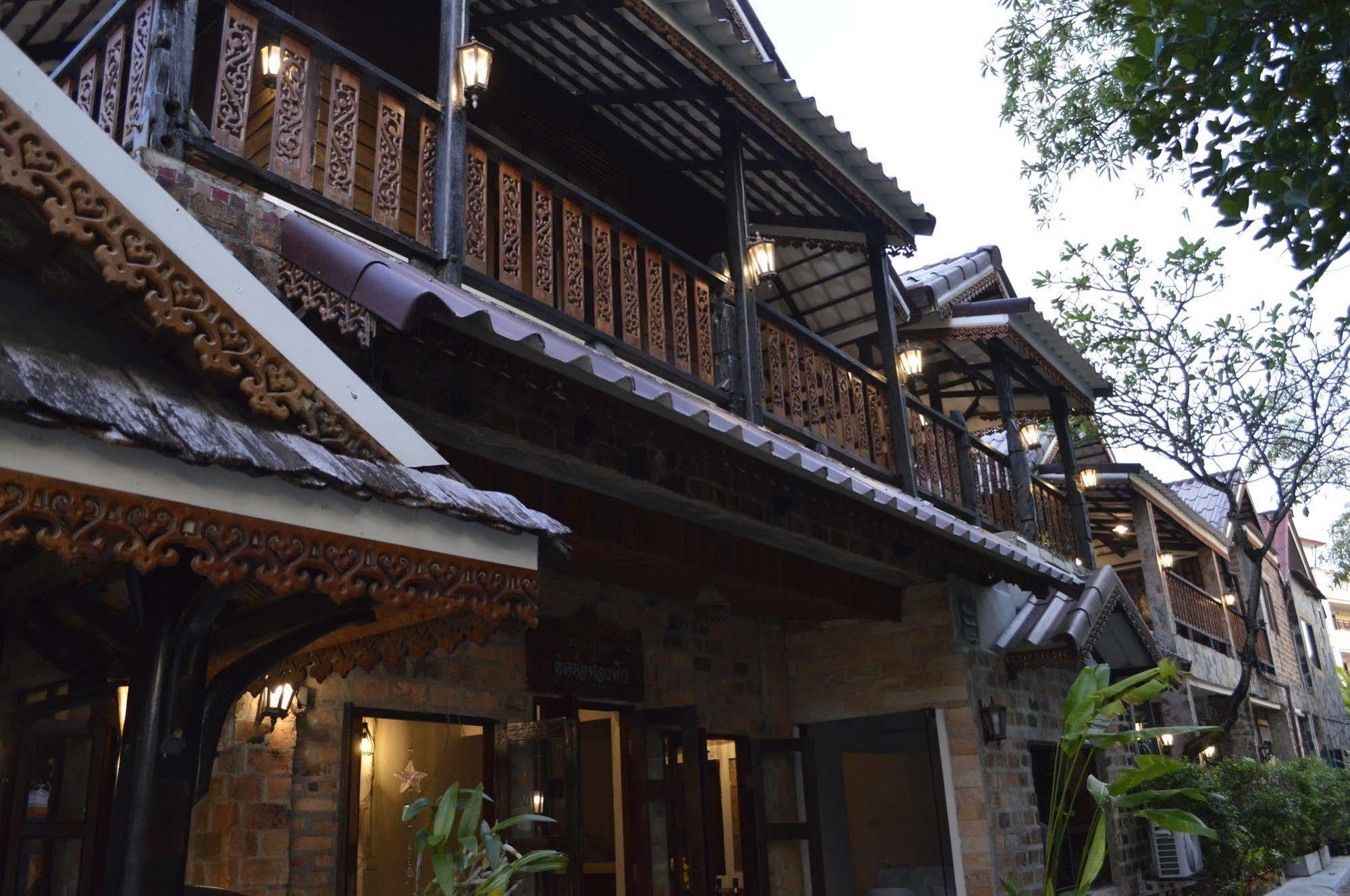 Baan Thai Homestay By Bgb Villas Praia de Kata Exterior foto